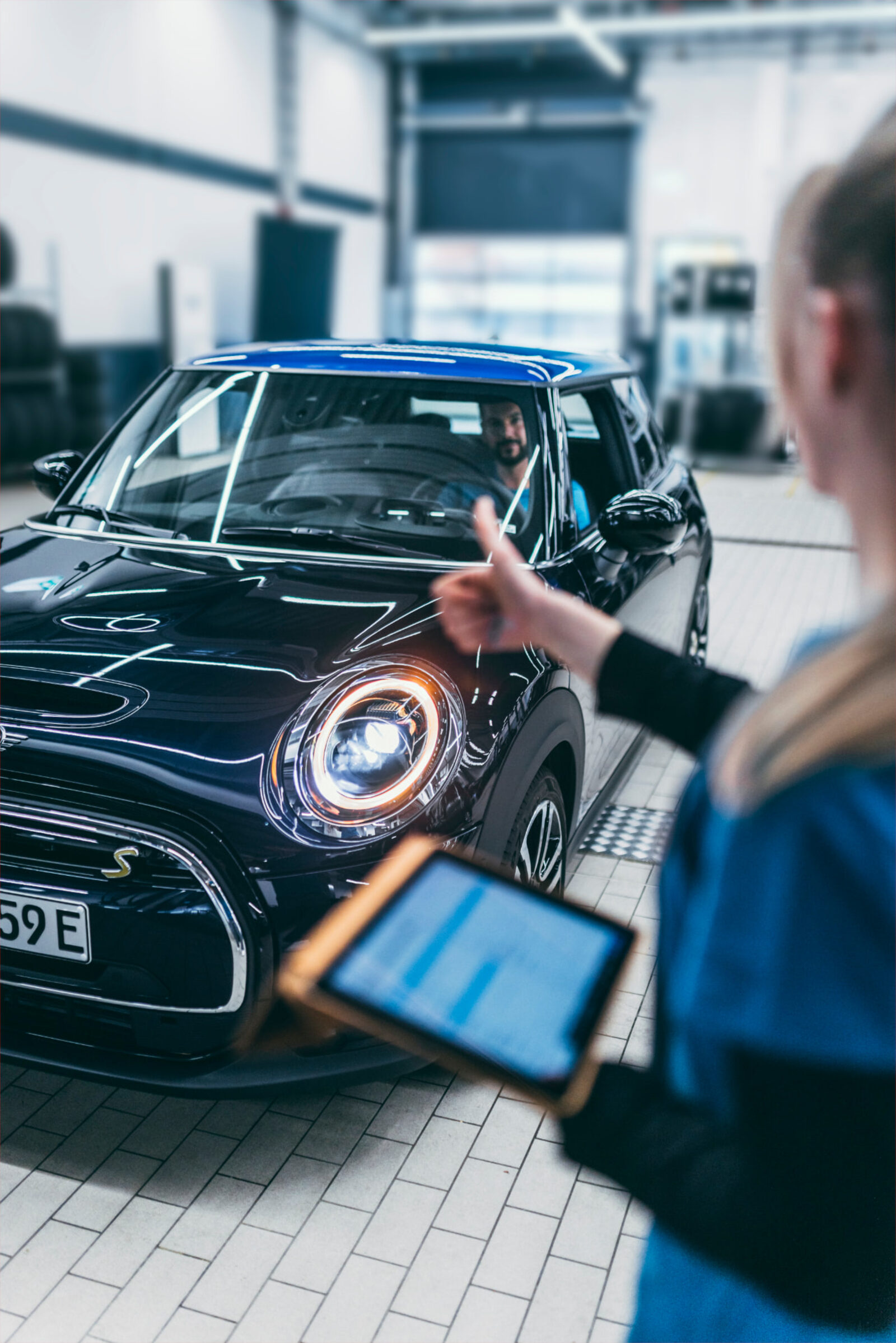 Klempířská práce na voze MINI v servisu RENOCAR
